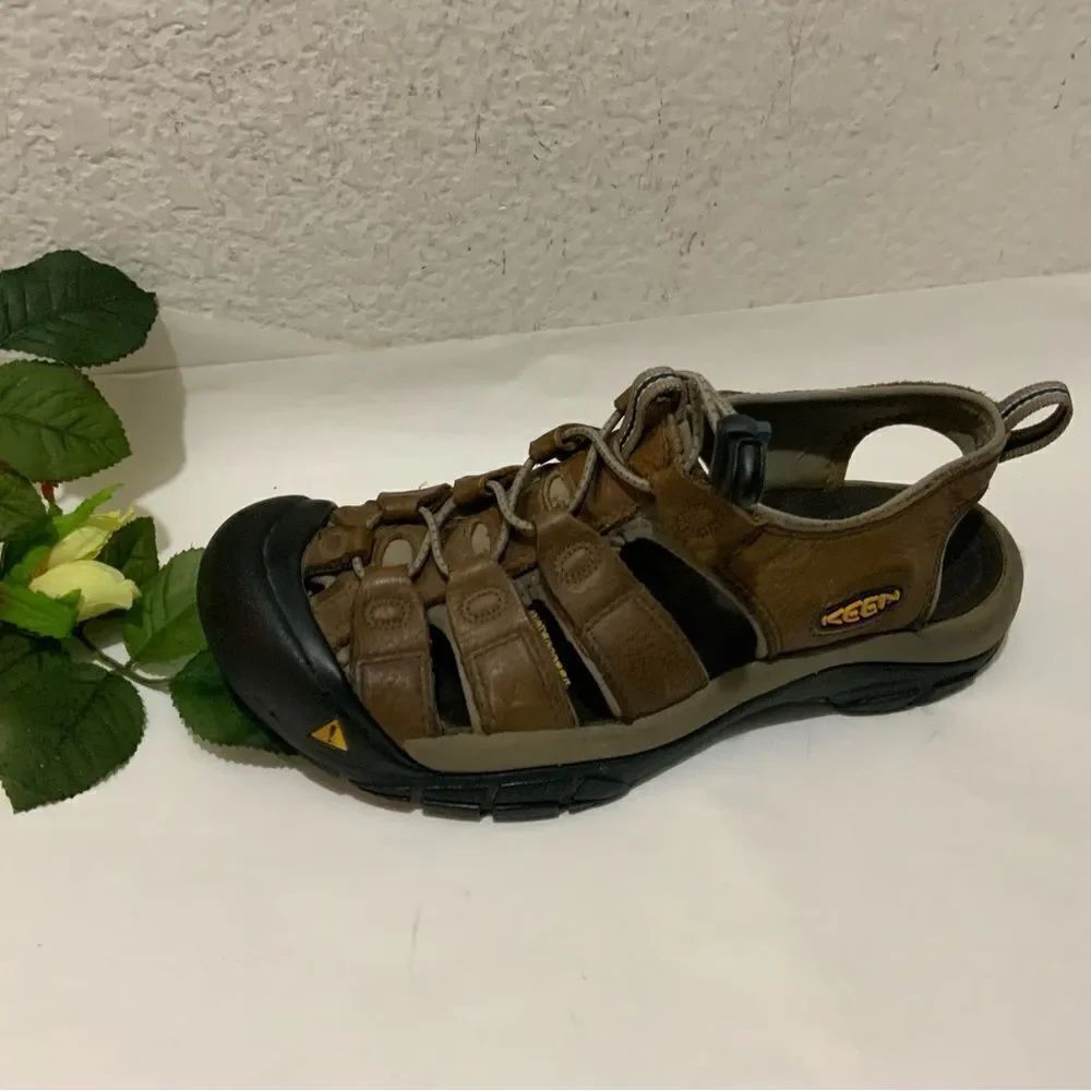KEEN Newport H2 Waterproof Hike Sandals Mens Size 8.5 /41 Brown- Athletic Shoes